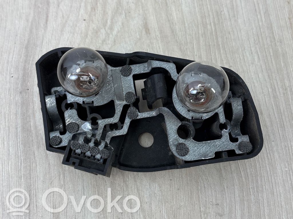 BMW 3 E46 Aizmugures spuldzes vāka turētājs 