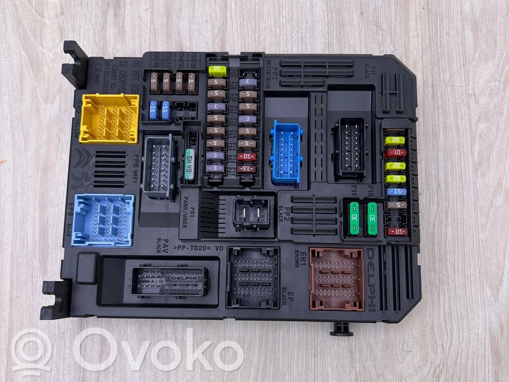 Opel Crossland X Fuse module 