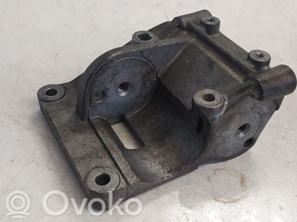 Engine mount bracket   8692808