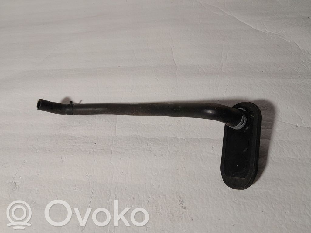 Audi A4 S4 B9 8W Tubo flessibile del liquido di raffreddamento del motore 
