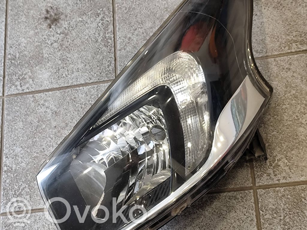 Opel Vivaro Scheinwerfer 
