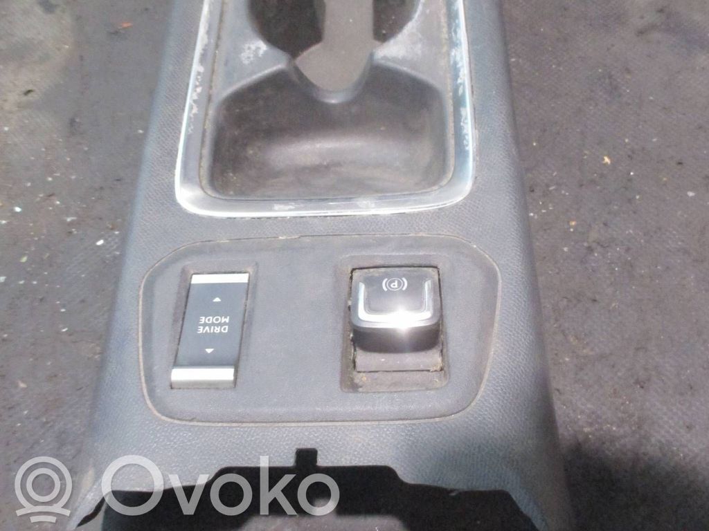 Przedni uchwyt na kubek tunelu środkowego   39181020,982953393000