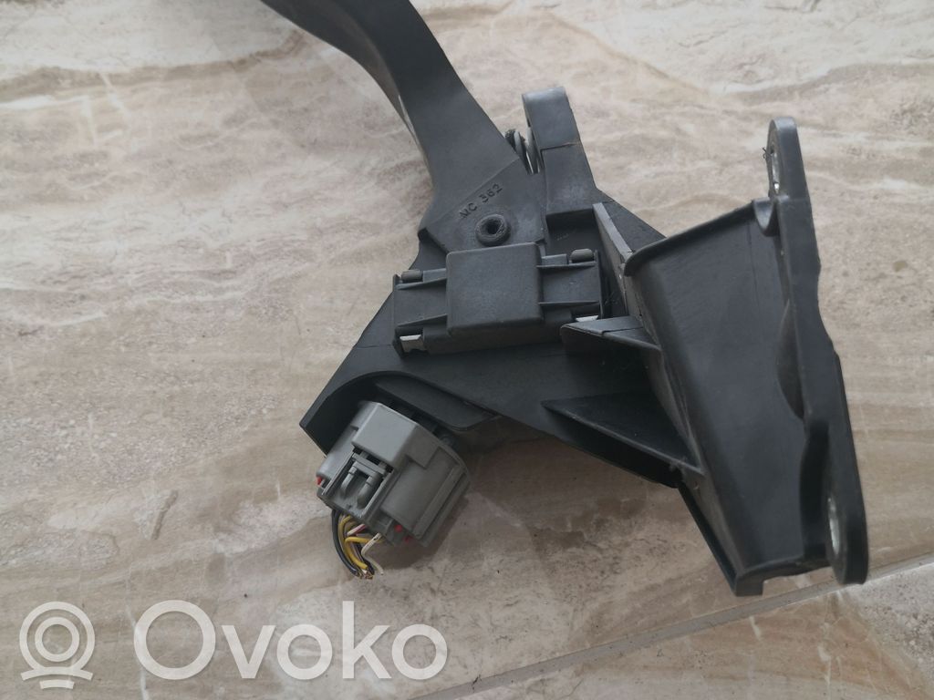 Ford Mondeo Mk III Педаль акселератора 