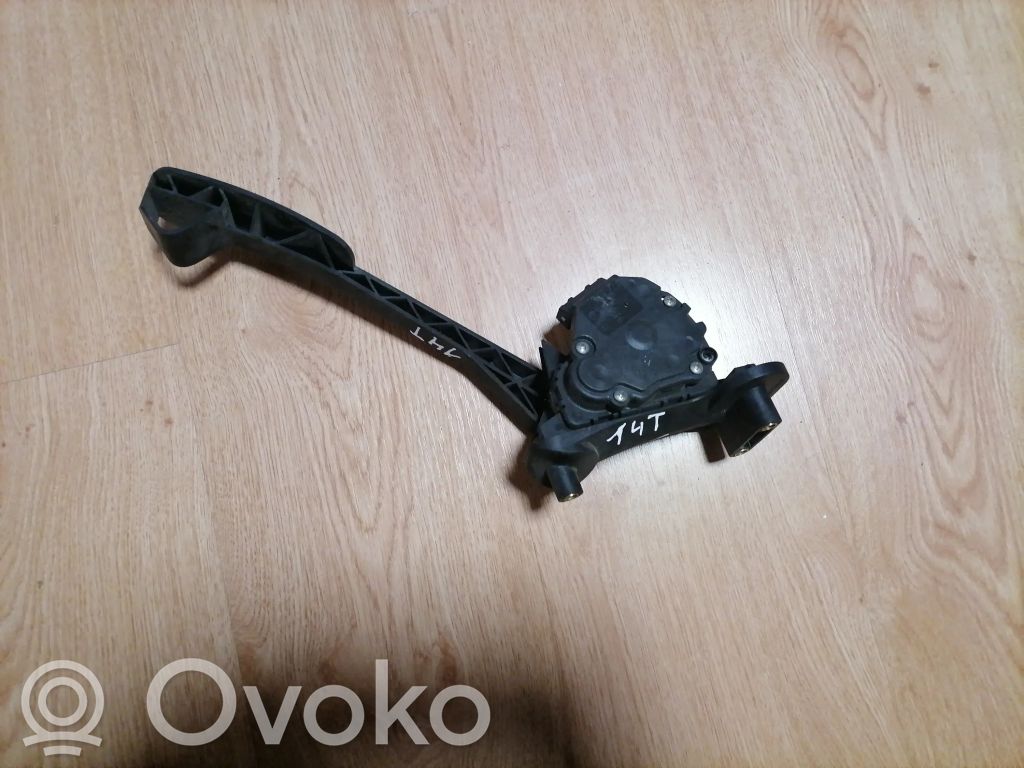 Volvo V70 Accelerator throttle pedal 