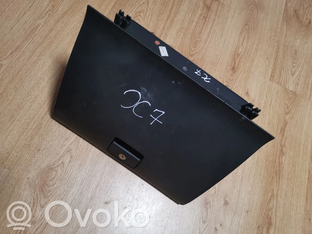 Toyota Corolla Verso AR10 Daiktadėžė 