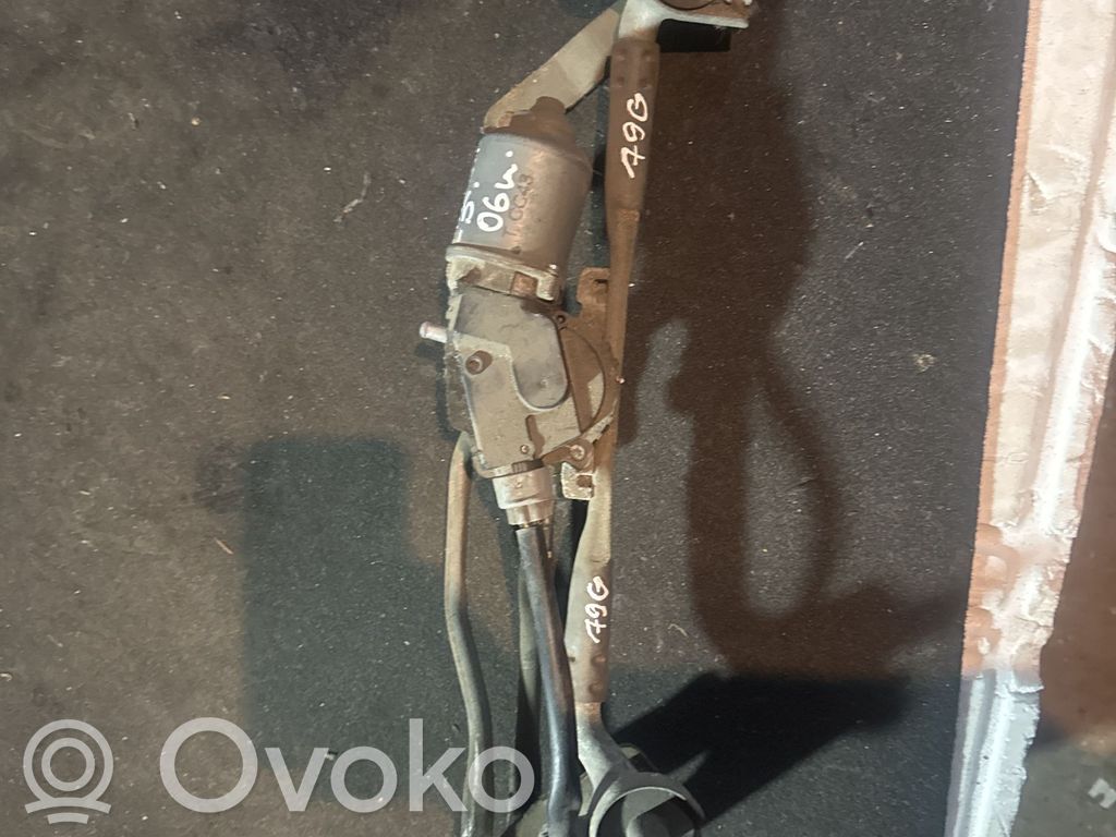 Mazda 5 Front wiper linkage and motor 