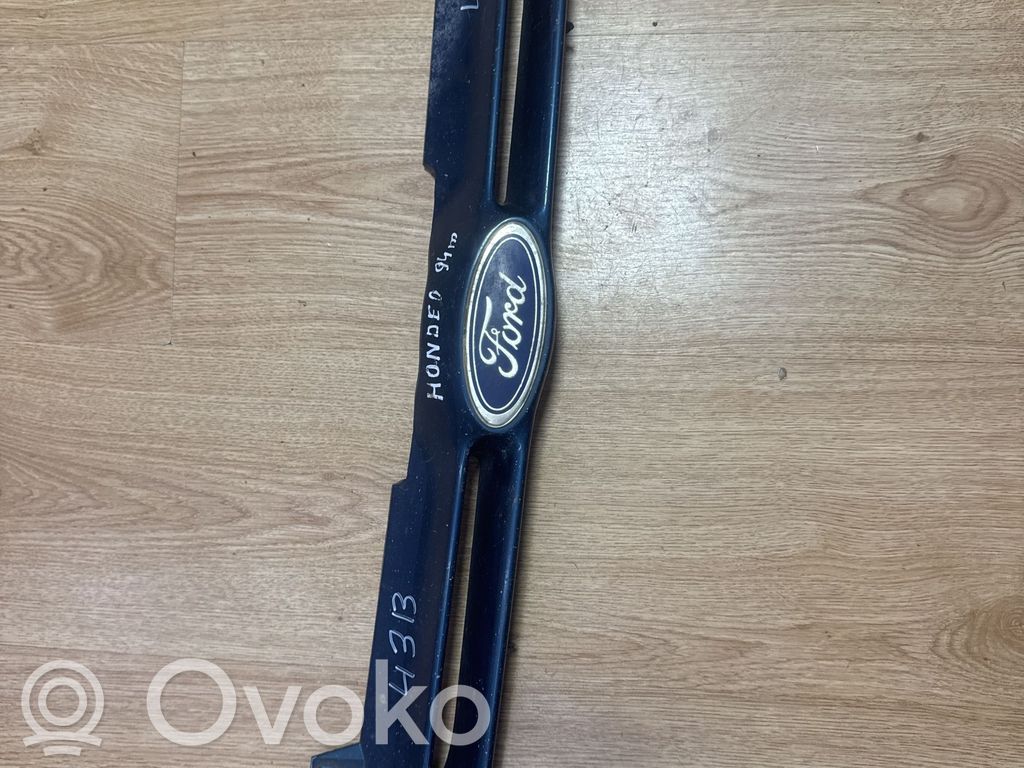 Ford Mondeo MK I Etupuskurin ylempi jäähdytinsäleikkö 