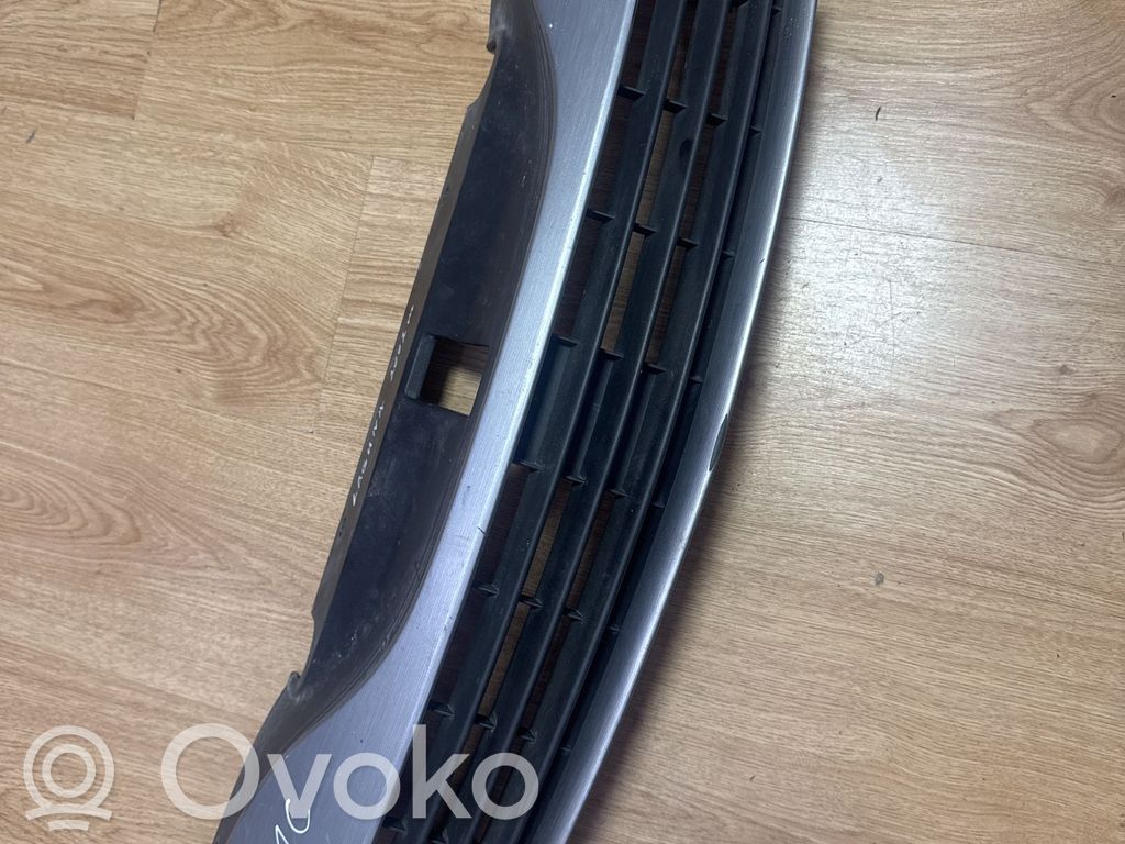 Renault Laguna II Front bumper upper radiator grill 