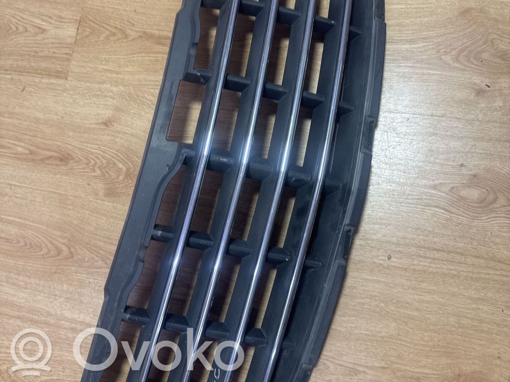 Chrysler Pacifica Front bumper upper radiator grill 