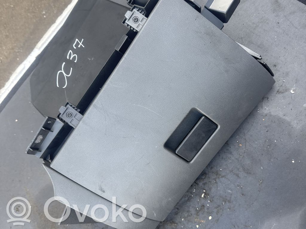 Ford C-MAX I Daiktadėžės (bordačioko) komplektas 