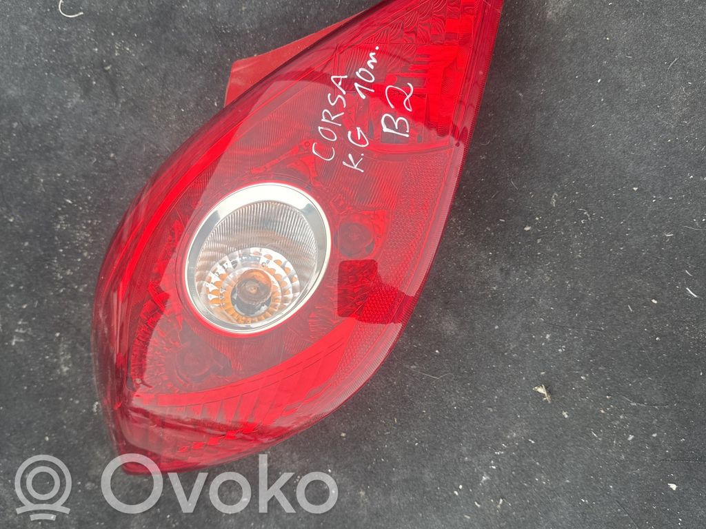 Opel Corsa D Aizmugurējais lukturis virsbūvē 
