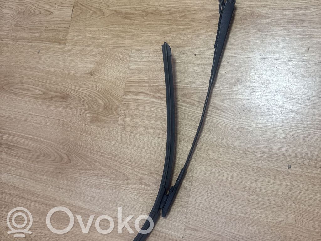 Opel Corsa D Priekšējā loga tīrītāja kājiņa 