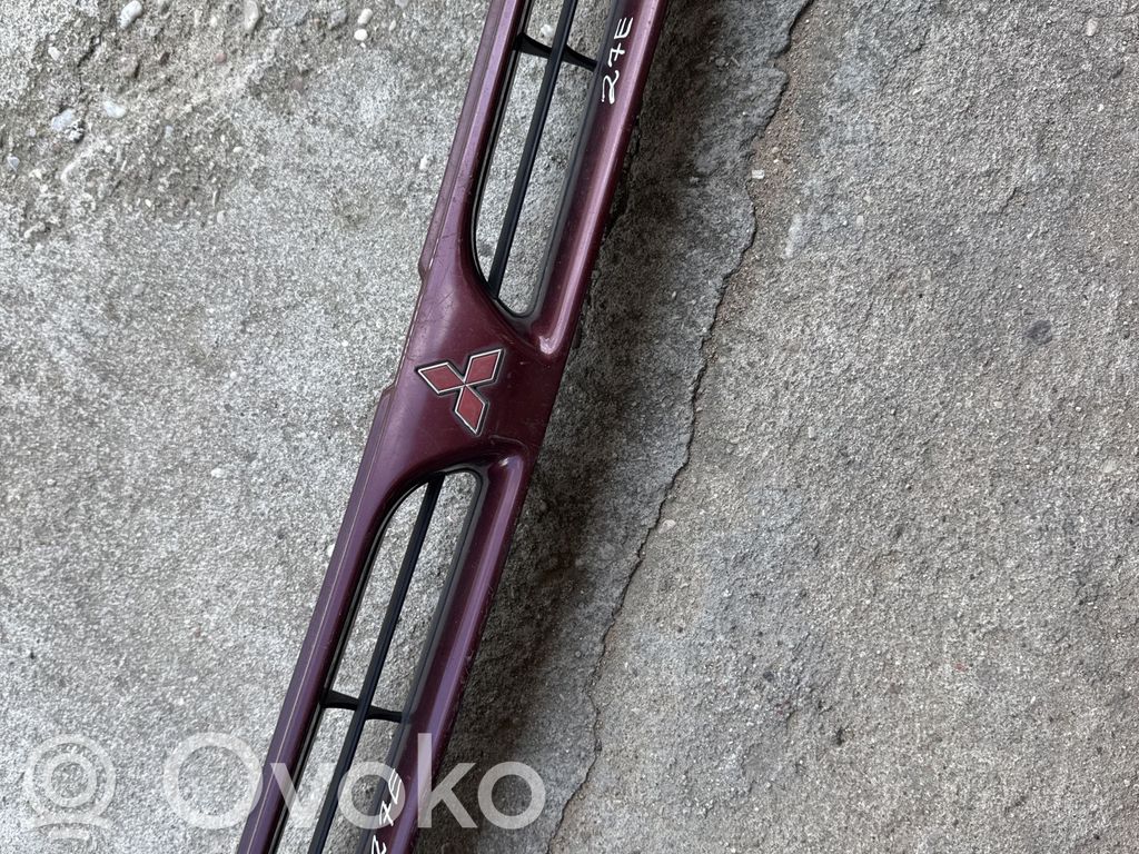 Mitsubishi Lancer Rejilla superior del radiador del parachoques delantero 