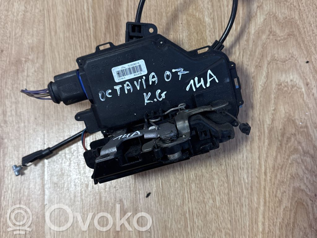 Skoda Octavia Mk2 (1Z) Zamek drzwi tylnych 
