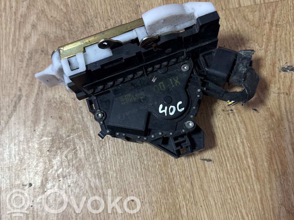 Ford Mondeo Mk III Priekšpusē slēdzene 