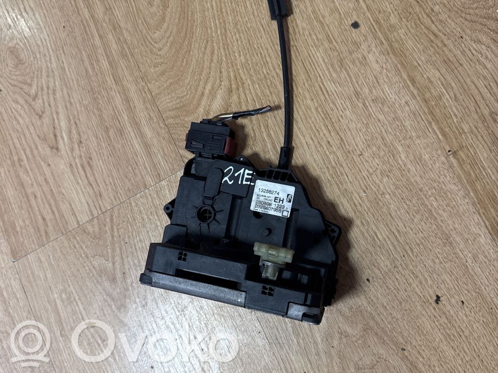 Opel Corsa D Front door lock 