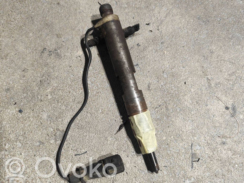 Volkswagen PASSAT B5 Inyector de combustible 