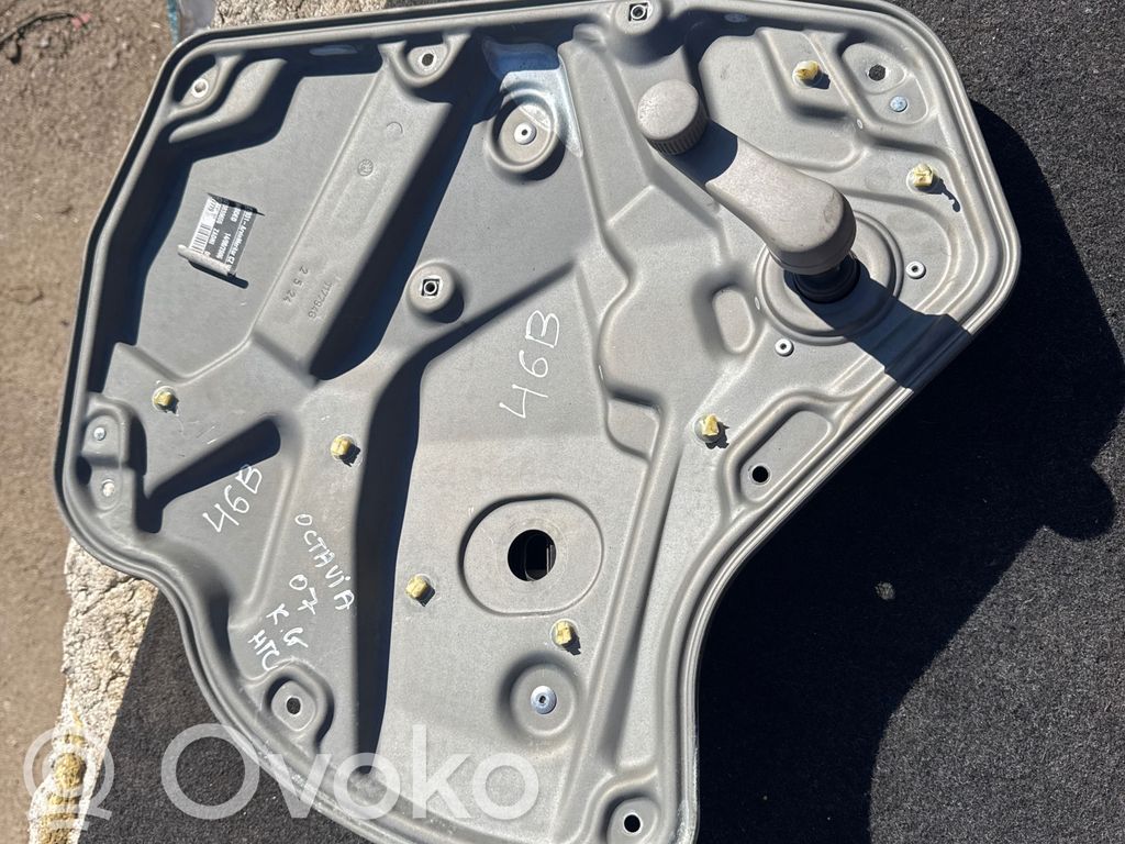 Skoda Octavia Mk2 (1Z) Ręczny podnośnik szyby drzwi tylnych 