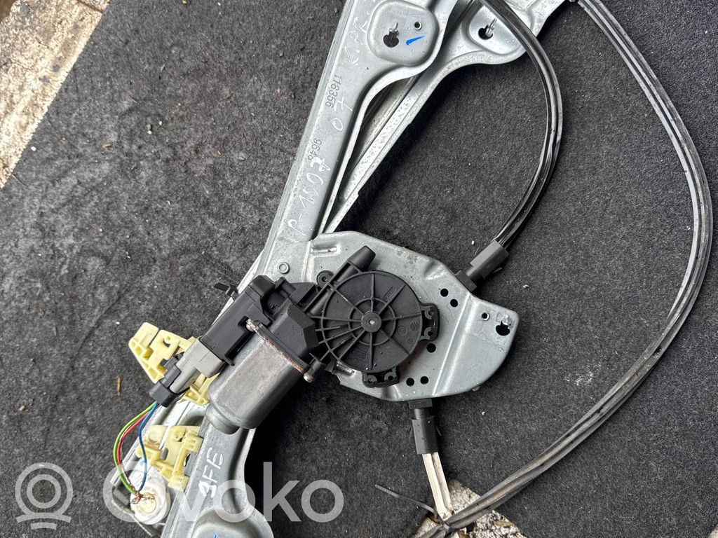 Peugeot 1007 Elektryczny podnośnik szyby drzwi przednich 