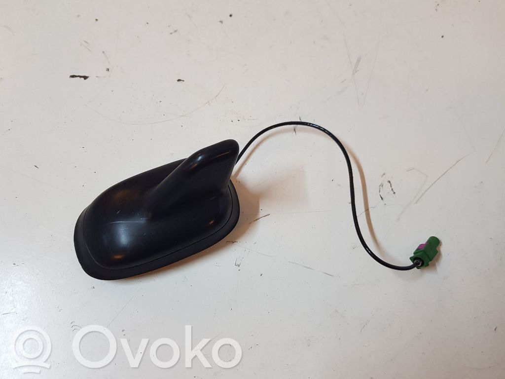 Volkswagen PASSAT CC GPS-pystyantenni 