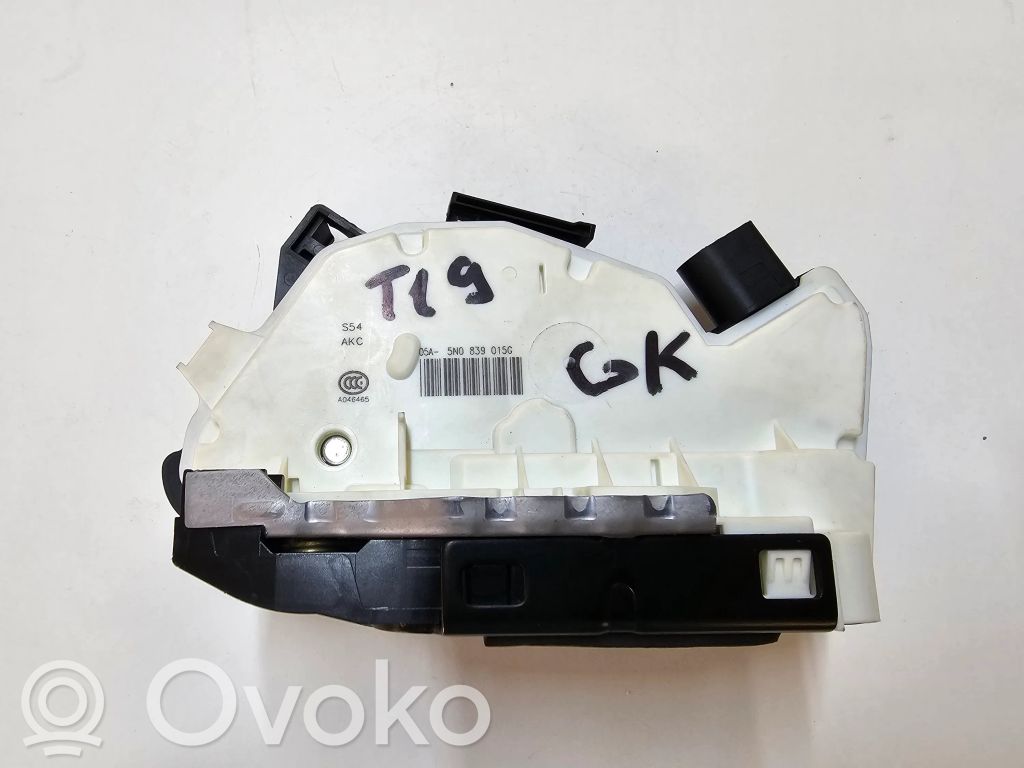 Volkswagen Tiguan Zamek drzwi tylnych 