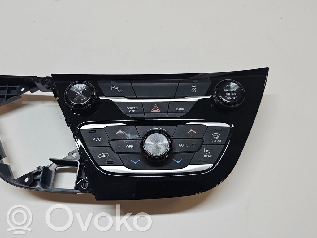 Chrysler Pacifica Climate control unit 