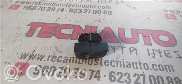 Renault Megane I Botón interruptor de bloqueo de puertas 