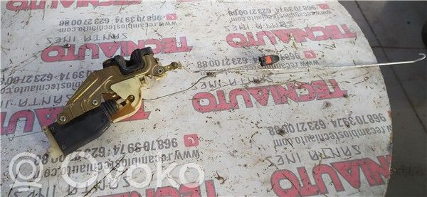 Opel Corsa A Priekšpusē slēdzene 