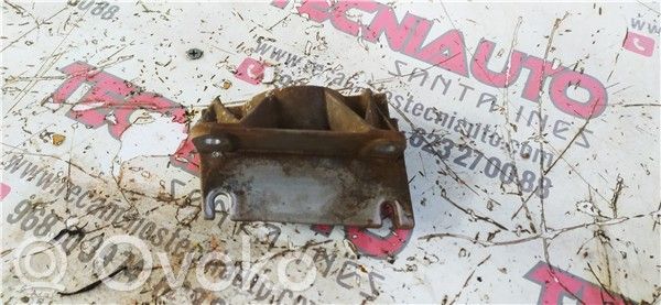 Renault Megane I Engine mounting bracket 