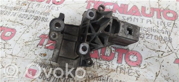 Renault Kangoo I Engine mount bracket 