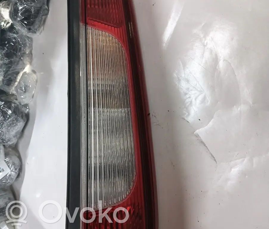 Luz trasera/de freno   4M5113404A