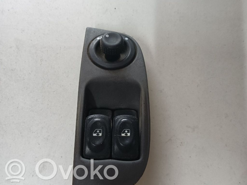 Electric window control switch   7700429992F