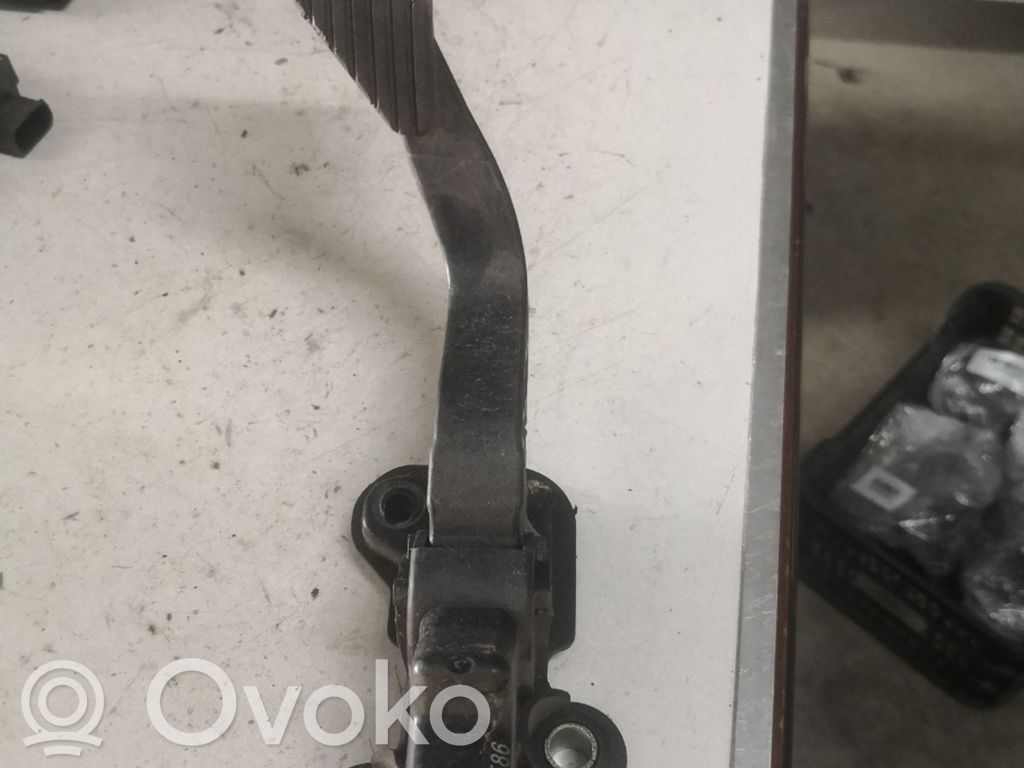 Accelerator throttle pedal   04891586AB