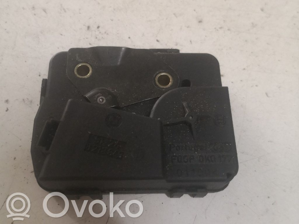 BMW 3 E46 Aizmugurējā pārsega slēdzene 