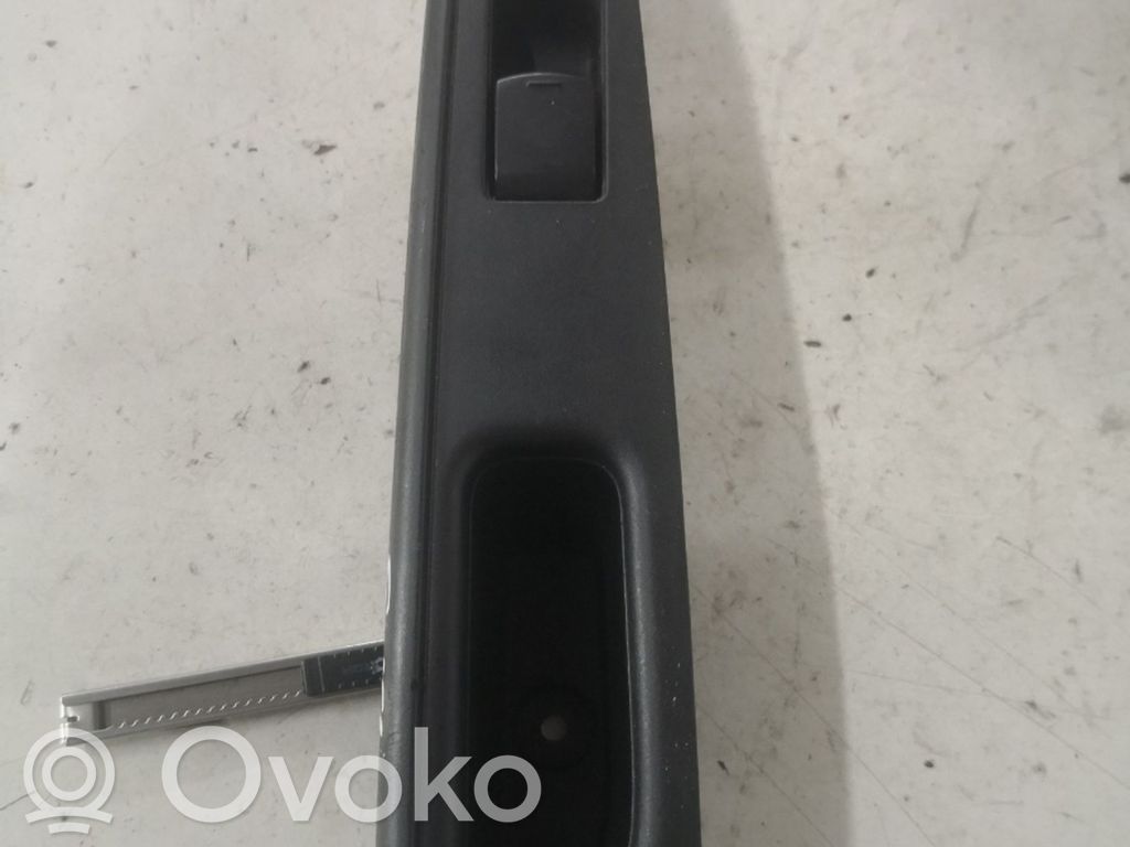 Elektrisko logu slēdzis   829603VWOA