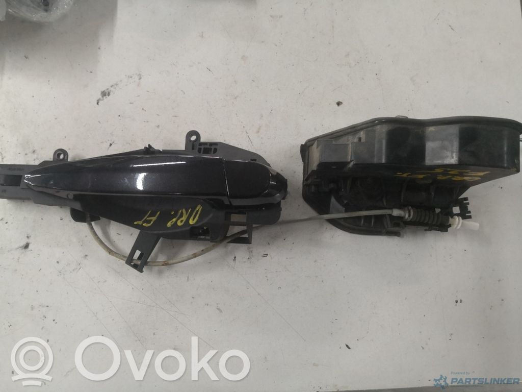 Front door lock   7276668