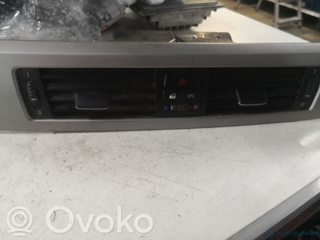 BMW 3 E92 E93 Centrinės oro grotelės 
