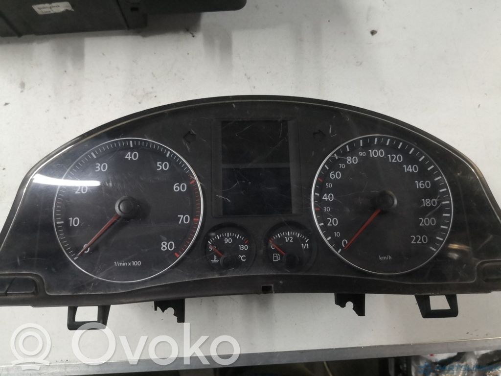 Volkswagen Golf V Vitezometru (grup de instrumente) 