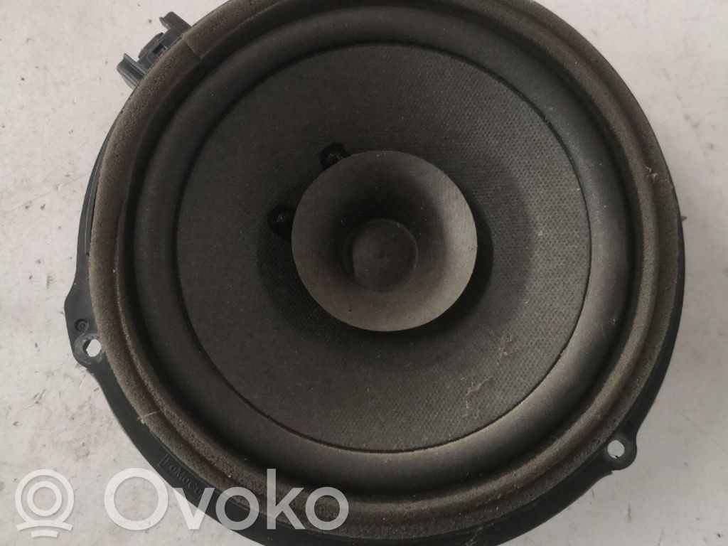 Altavoz de la puerta delantera   8A6T18808CC