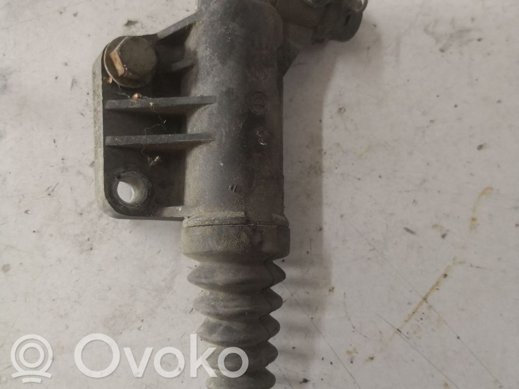 Opel Combo D Kytkimen irrotuksen apusylinteri 