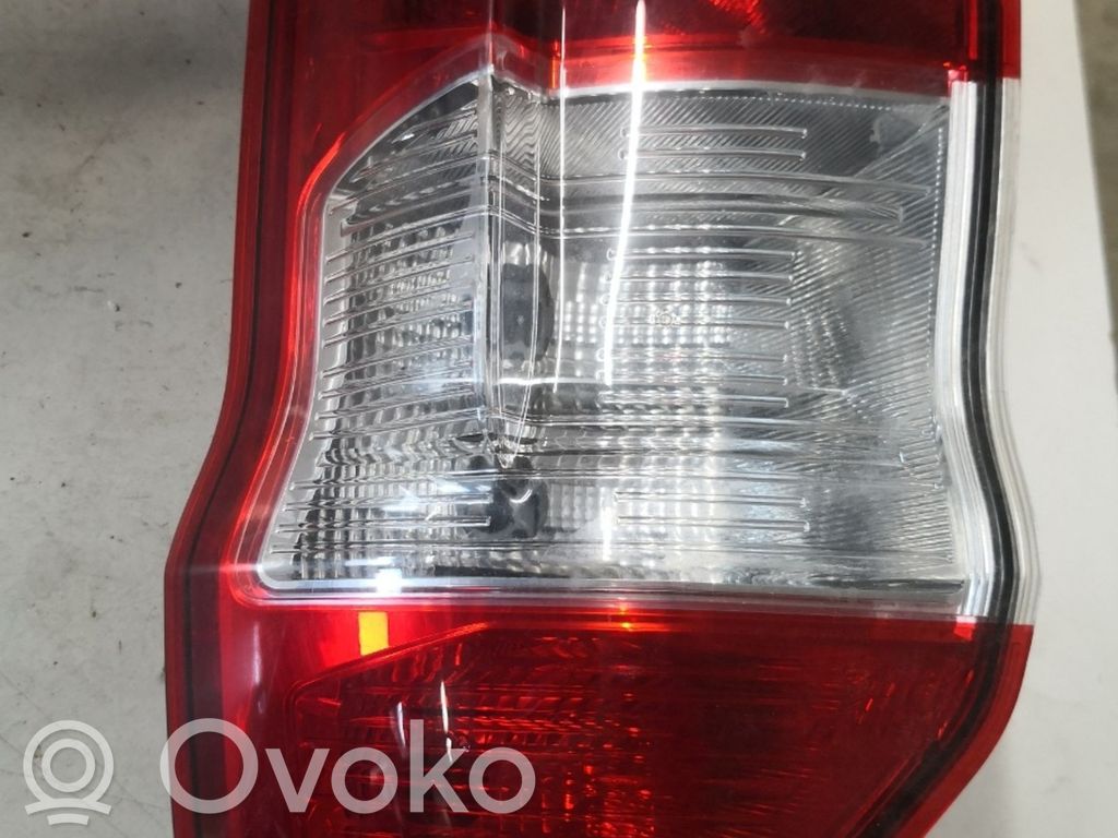Rear/tail lights   17436F