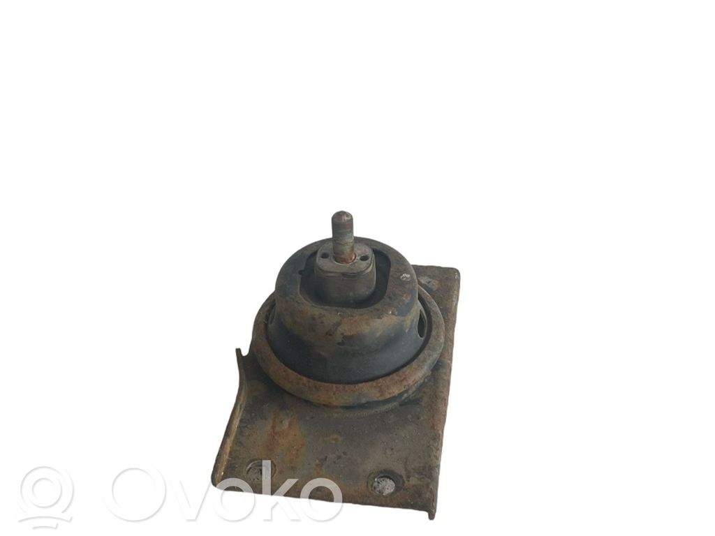 Engine mount bracket