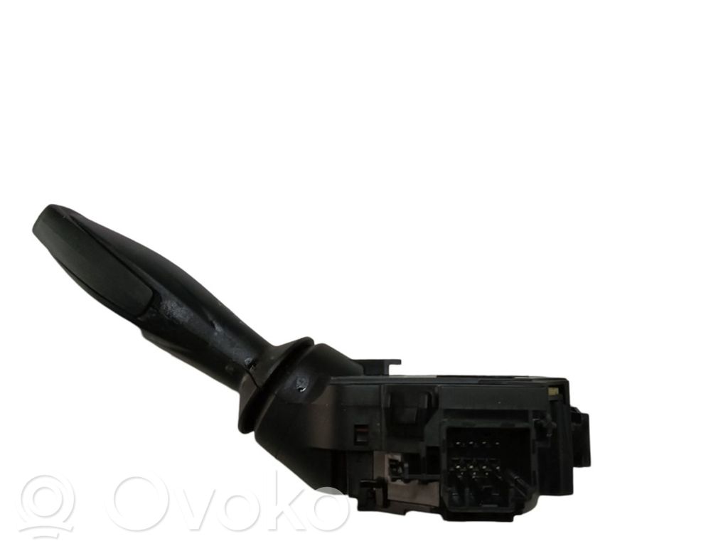 Commodo de clignotant   8A6T13335BC