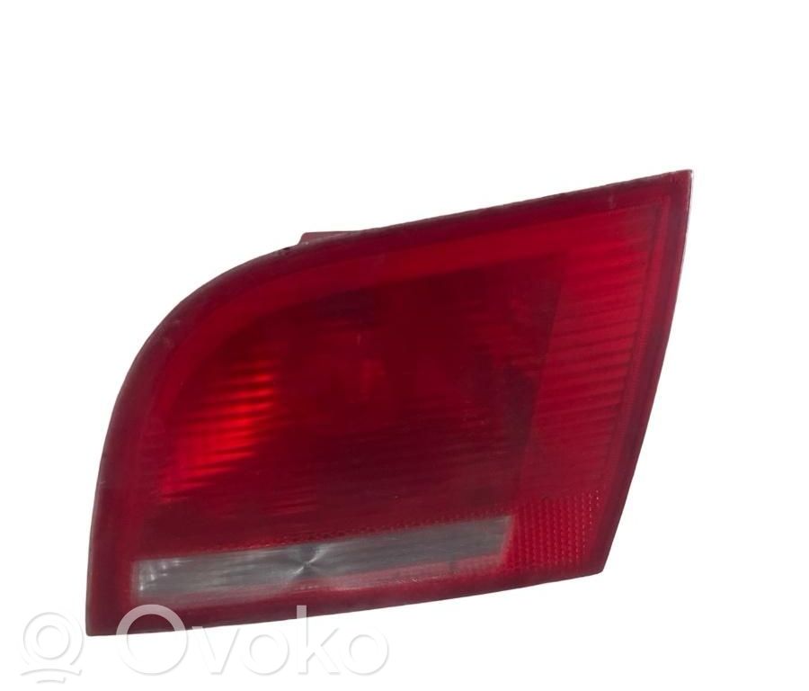 Tailgate rear/tail lights   8P4945094B