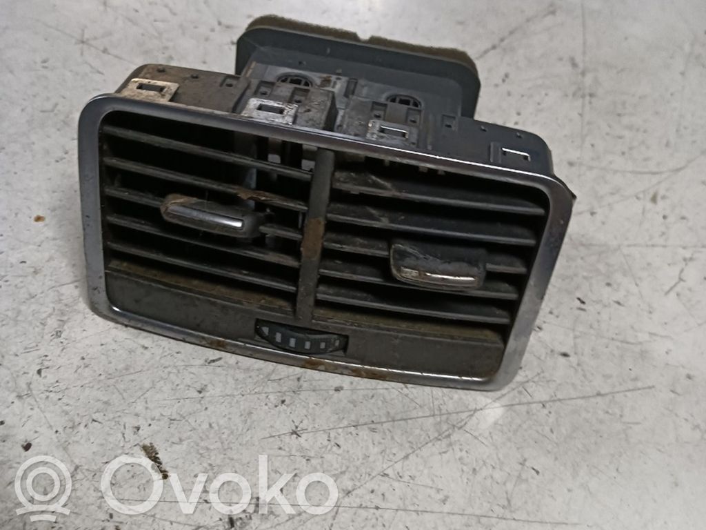 Audi A6 S6 C6 4F Takaosan ilmakanavan tuuletussuuttimen ritilä 