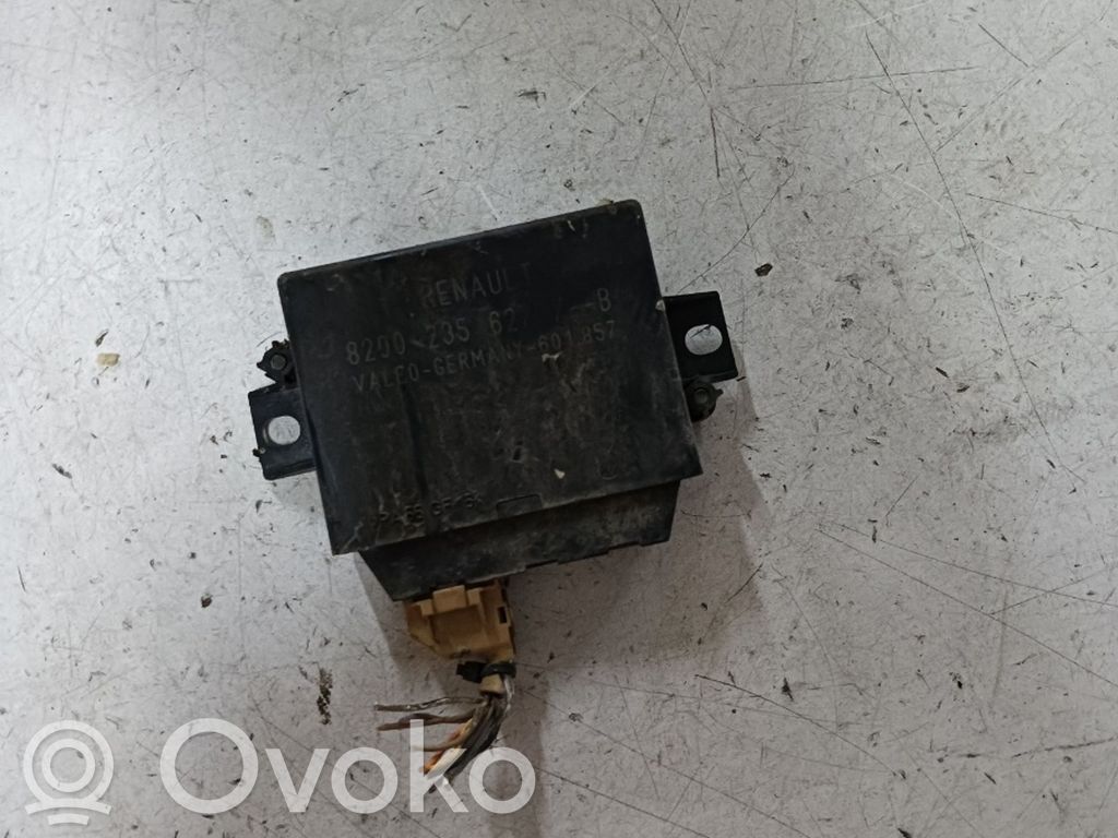 Unidad de control/módulo PDC de aparcamiento   8200235627