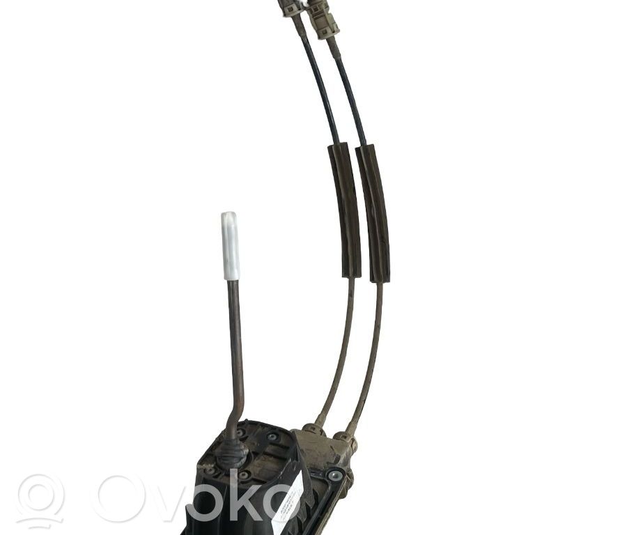Dacia Logan I Gear shift cable bracket 