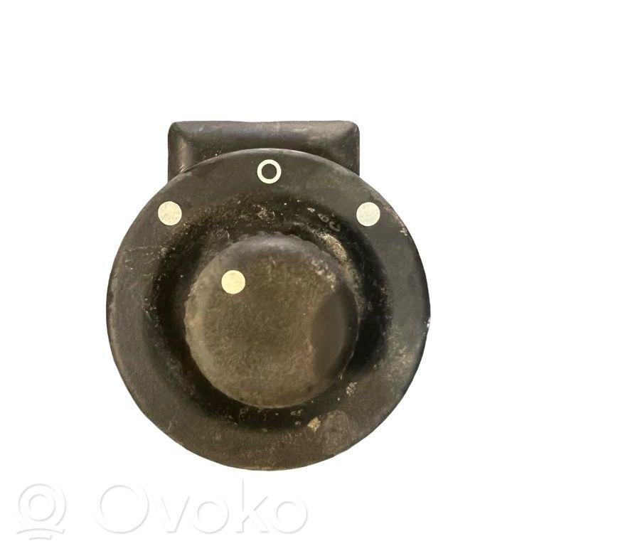 Mirror heating switch