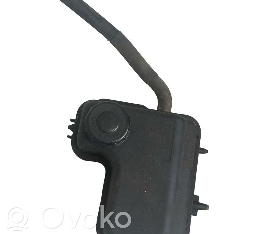 Ohjaustehostimen nestesäiliö   9654185480