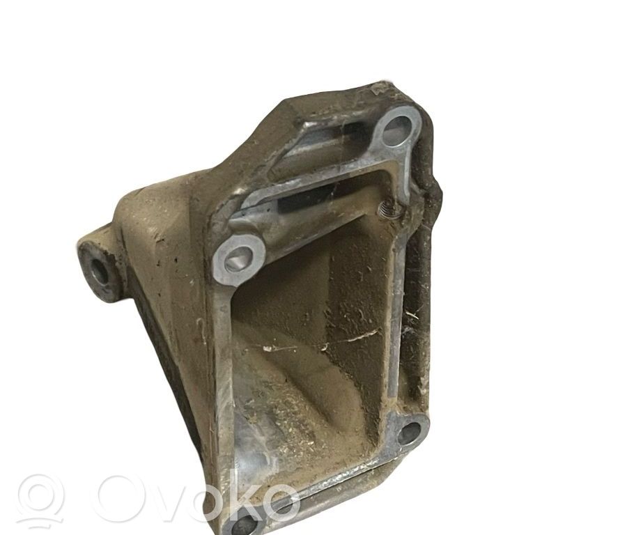 Mercedes-Benz C W203 Engine mounting bracket 